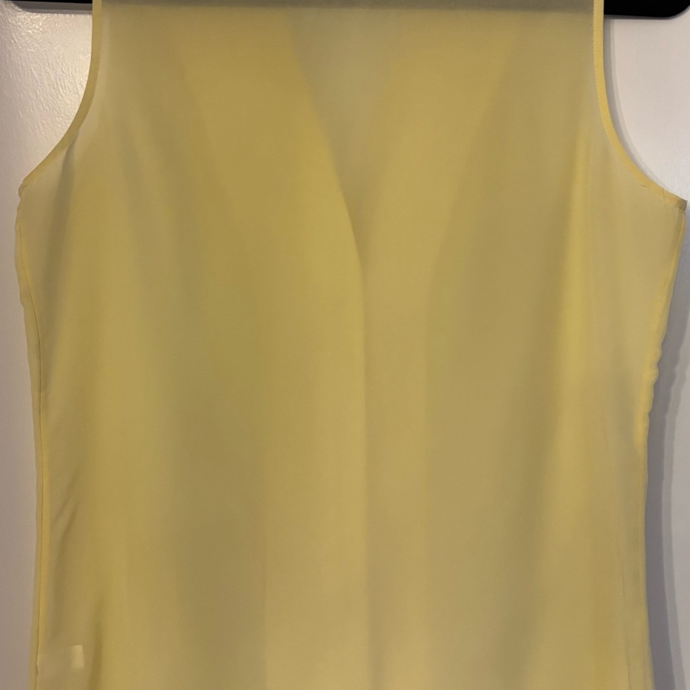 BR 100% Silk Butter Yellow Pleated Blouse Quiet Luxury Workwear Chic Top  Size 4 - Picture 5 of 6